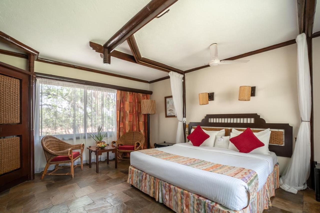 Sarova Shaba Game Lodge Archers Post Exterior photo